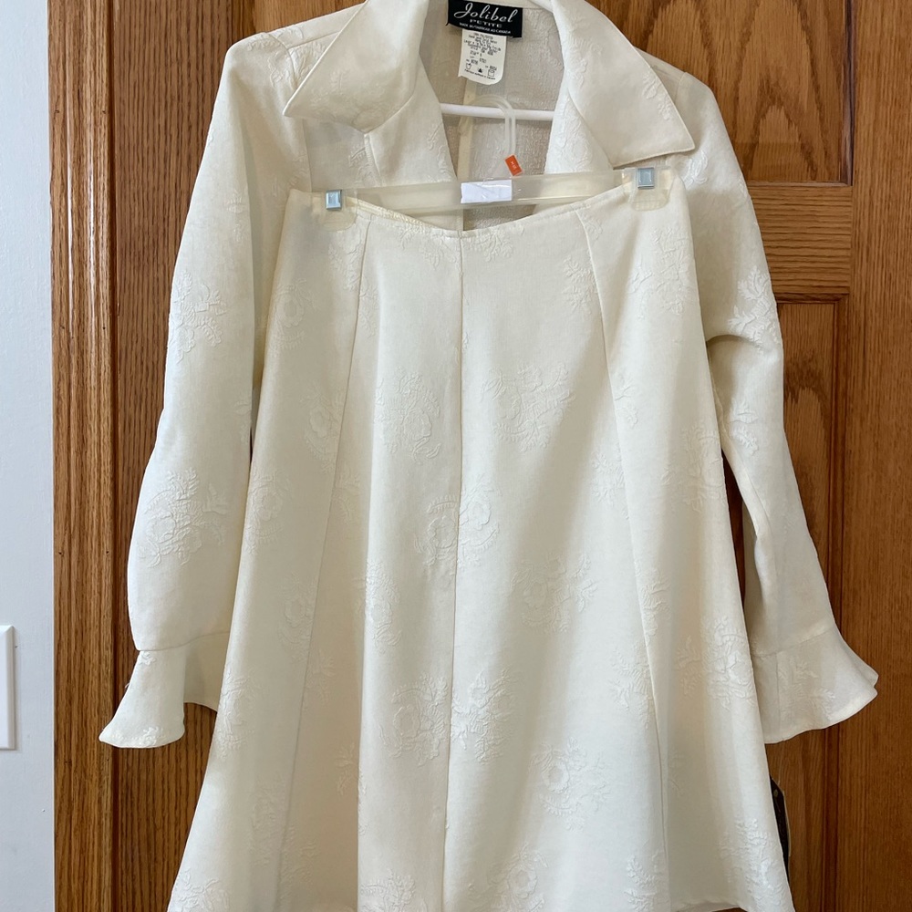 Jolibel size 6P, skirt suit